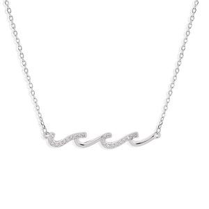 Collier vagues en argent avec oxydes de zirconium brillants sur chaîne fine