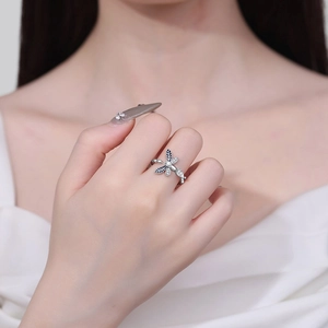 Anello a libellula regolabile in argento con smalto blu e zirconi lucidi da donna