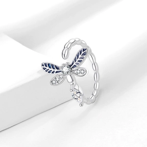Anello regolabile in argento con libellula in smalto blu e pavé di zirconi luminosi