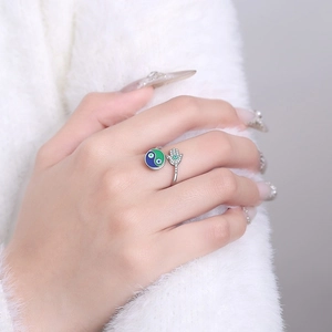 Fashion spinning ring with colorful enamel Tai Chi and Hamsa Hand in silver finish