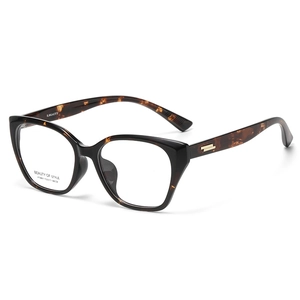 Chic tortoiseshell cat-eye optical glasses with elegant gold metal hinge accents