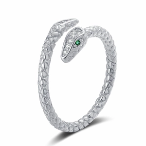 Luxurious snake-shaped ring in silver metal with sparkling diamonds and green gem eyes