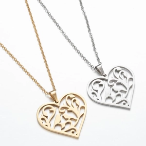 Colliers avec pendentif cœur minimaliste en or et argent aux motifs ajourés