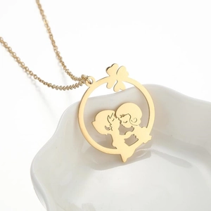 Collier En Acier Inoxydable Silhouette De Couple S'Embrassant Pendentif Garçon Et Fille Avec Trèfle À Quatre Feuilles