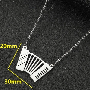 Collier avec pendentif accordéon en argent vintage pour femme au design d'instrument détaillé