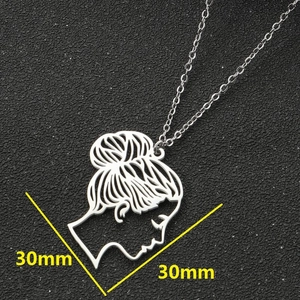 Minimalistische silberne Edelstahlhalskette mit einem filigranen Damen-Silhouette-Anhänger