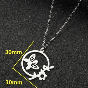 30mm hohle Schmetterlings- und Blumen-Halskette aus minimalistischem Edelstahl-Finish