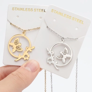 Halsketten mit Schmetterlings- und Blumenanhänger aus Edelstahl in Gold und Silber