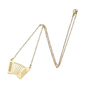 Collier minimaliste avec pendentif accordéon doré et chaîne fine sur fond blanc pur