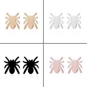 Detailansicht der 18K vergoldeten Edelstahl-Spinne-Ohrstecker in vier verschiedenen Farben