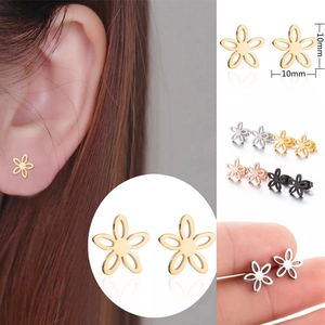 Detailed size chart showing 10mm hollow five-petal flower stud earrings in four colors