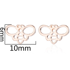 Vue détaillée des boucles d'oreilles abeille ajourées or rose de 10mm sur 6mm