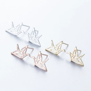 Orecchini a perno a forma di gru origami in argento, oro e oro rosa, stile minimal