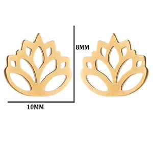 Vue détaillée des boucles d'oreilles lotus évidées en or, dimensions 10 mm x 8 mm