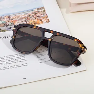 Retro tortoiseshell square sunglasses with double bridge and dark polarized lenses