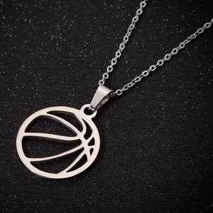 Herren Edelstahl Volleyball Anhänger Halskette mit hohlem geometrischem Sportdesign