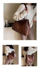 Dettaglio borsa tote in pelle marrone scuro con trama litchi e catena in metallo