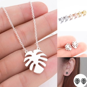 Monstera Palm Leaf Pendant Necklace For Women Stainless Steel Hollow Out Tropical Summer Style Clavicle Chain Jewelry