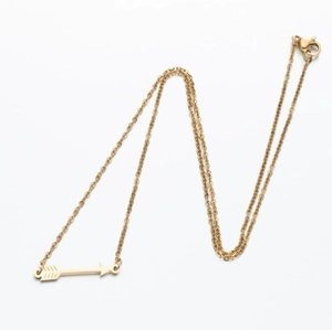 Retro geometric gold arrow pendant necklace with minimalist chain for women