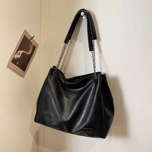 Borsa tote nera retrò in pelle testurizzata con tracolla a catena per pendolari