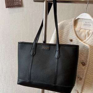Large black lychee pattern leather tote bag with gold logo for daily commuting wear