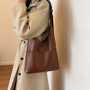Sac hobo classique en cuir grainé marron foncé avec poches avant et grande capacité