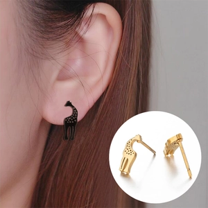 Minimalistische Giraffen-Ohrstecker aus Edelstahl mit hohler Punkttextur für Damen