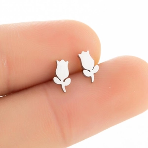 Boucles d'oreilles tulipe vintage en acier inoxydable argenté tenues pour voir la taille