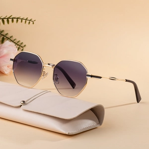 Lunettes de soleil octogonales dorées avec verres dégradés et étui en cuir