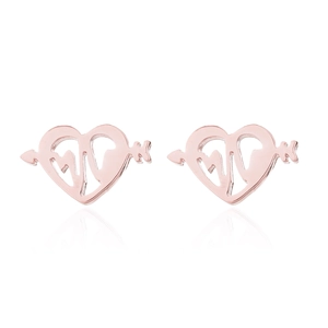 Detail von roségoldenen Herzohrringen mit Amorpfeil und EKG-Puls-Liniendesign