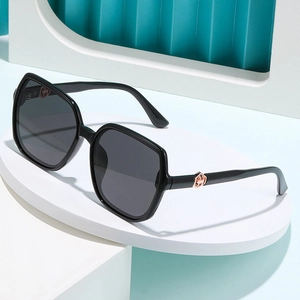 Women Square Polarized Sunglasses Large Frame TR Metal UV400 Fashion Outdoor Eyewear With Geometric Temple Decor