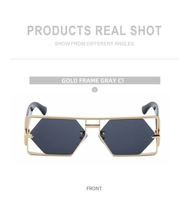 Vorderansicht der goldenen quadratischen Metall-Sonnenbrille mit grauen Gläsern