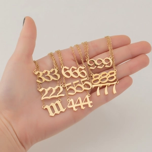 Ensemble de colliers avec pendentif chiffre ange 111-999 en acier inoxydable doré