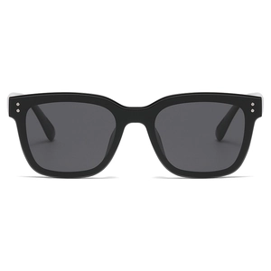 Lunettes de soleil polarisées carrées pour femmes avec monture noire et rivets argentés