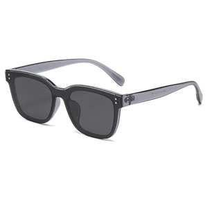 Lunettes de soleil polarisées carrées pour femmes avec monture grise et verres noirs