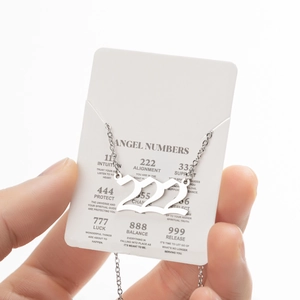 Collier 222 chiffres des anges en acier inoxydable avec carte de signification spirituelle