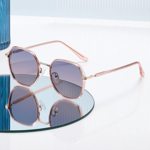 Square polarized sunglasses with rose gold metal frame and blue-purple gradient lenses