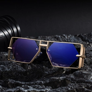Herren Sonnenbrille mit goldenem Metallrahmen und blau reflektierenden sechseckigen Gläsern