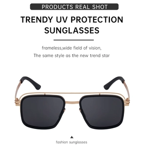 Detail of polarized pilot sunglasses with double bridge and gold metal frame