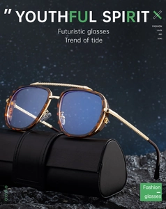 Detail van retro pilotenzonnebril met metalen pootjes en blauwe reflecterende lenzen