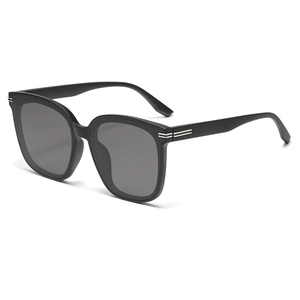 Lunettes de soleil carrées oversize tendance avec monture noire et verres gris foncés
