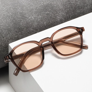 2025 square fashion sunglasses with transparent brown frame and light tea lenses