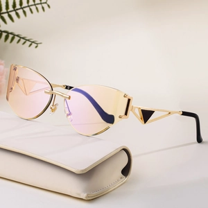 Lunettes de soleil œil-de-chat sans monture avec cadre doré et verres dégradés