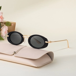 Oval Sunglasses For Women Retro Fashion PC Frame And Metal Legs UV Protection Trendy Eyewear Travel Party