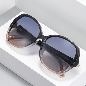 Quadratische Oversize-Polarisationssonnenbrille für Damen mit blau-grauem Farbverlauf