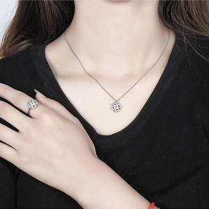 Elegant silver rotating necklace and ring set with hollow floral clover pendants