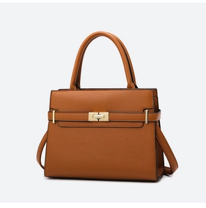 Vue détaillée du sac à main marron en cuir grainé avec fermoir doré métallisé