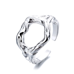 Bague cœur irrégulière en argent S925 avec texture lave liquide vue à 45 degrés