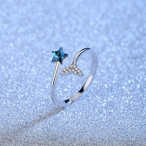 Verstellbarer Silberring mit blauem Sternkristall und glänzendem Meerjungfrau-Design