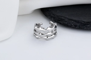Close-up of S925 sterling silver ring with multi-layer wavy texture and inner engraving